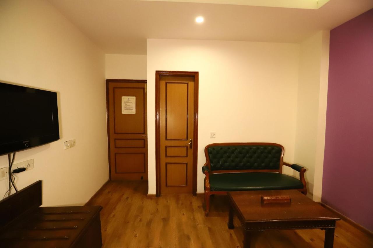 Hotel Ambica Palace Aiims New Delhi - Couple Friendly Local Id Accepted Exterior photo