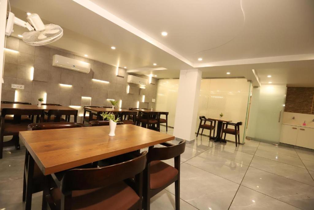Hotel Ambica Palace Aiims New Delhi - Couple Friendly Local Id Accepted Exterior photo